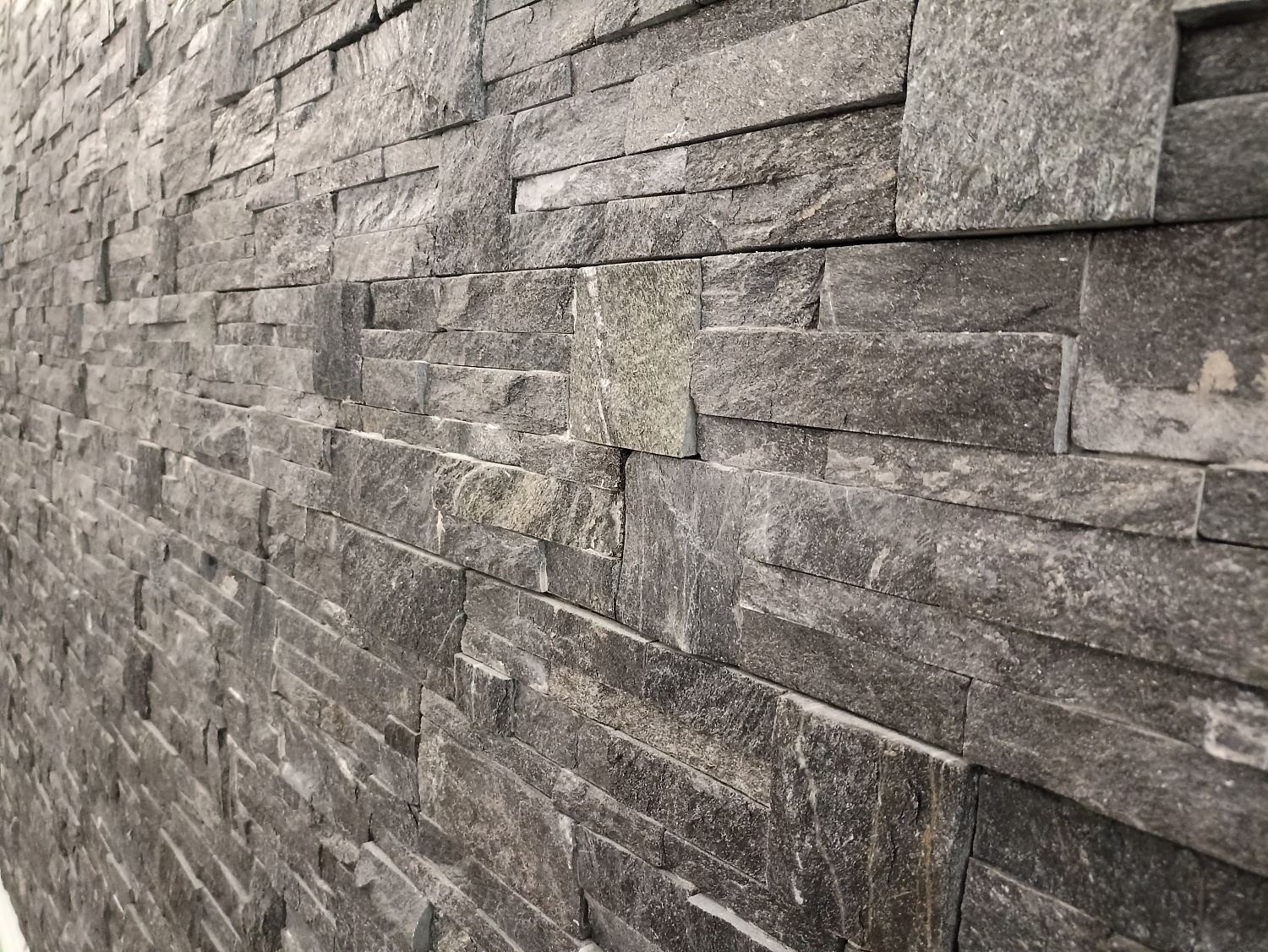Современный акцент в интерьере с помощью 3D панелей RKS SLATE Кварцит Black Quartz Modern