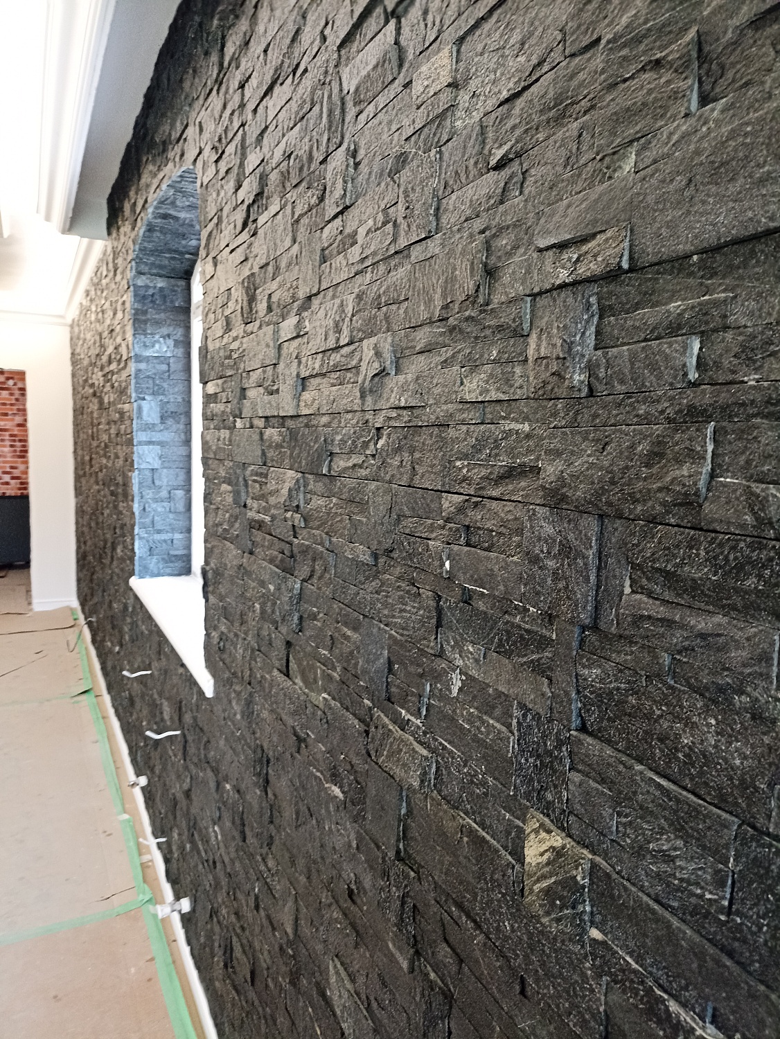 Современный акцент в интерьере с помощью 3D панелей RKS SLATE Кварцит Black Quartz Modern
